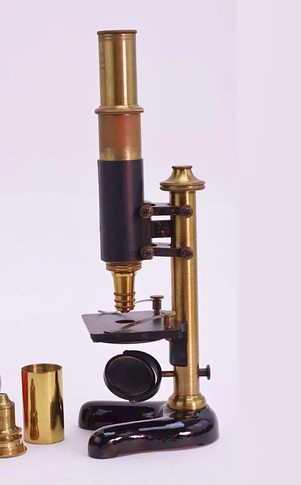 16. Microscopio monocular compuesto. W. y H. Seibert. Alemania. c. 1900.