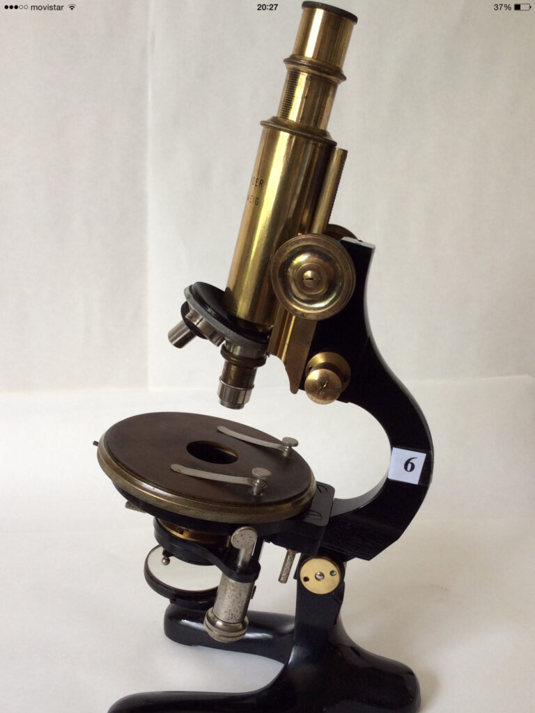 Microscopio monocular Ernst Leitz. Alemania 1892-1900.