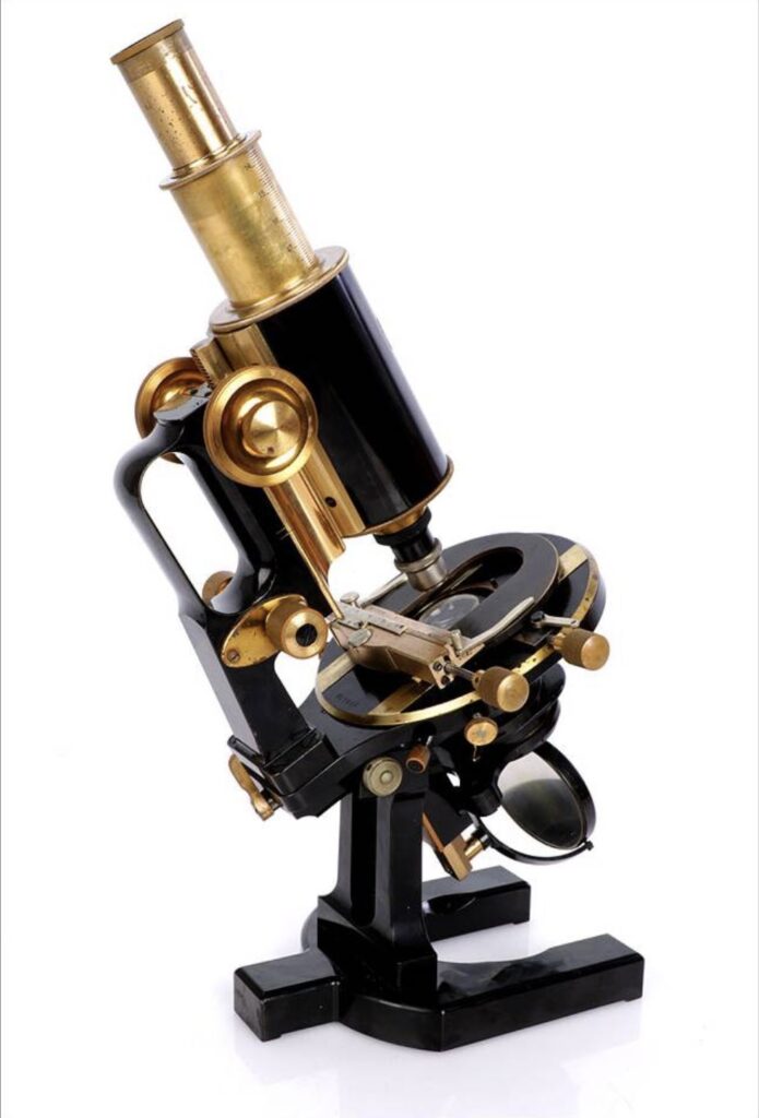 Microscopio monocular “asa de jarra”. C. Baker. Londres c.1895.