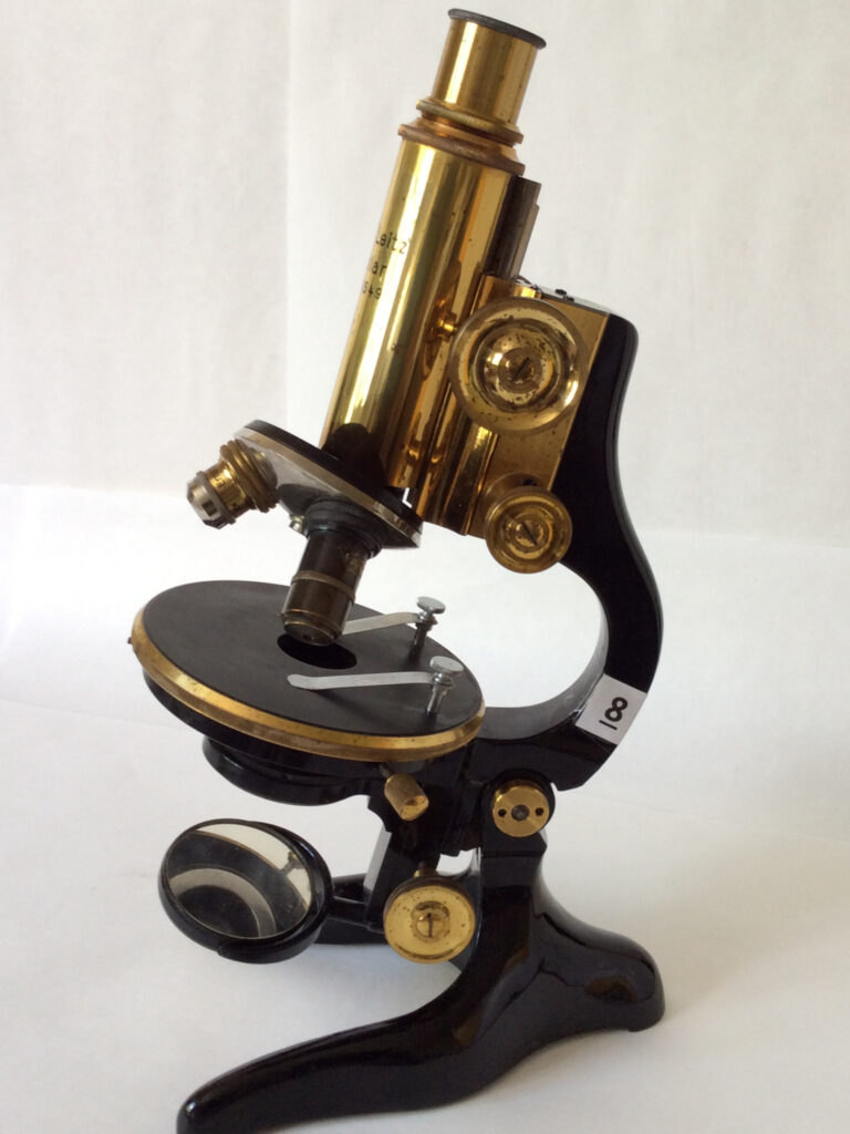 Microscopio monocular compuesto. Leitz. Alemania.1927