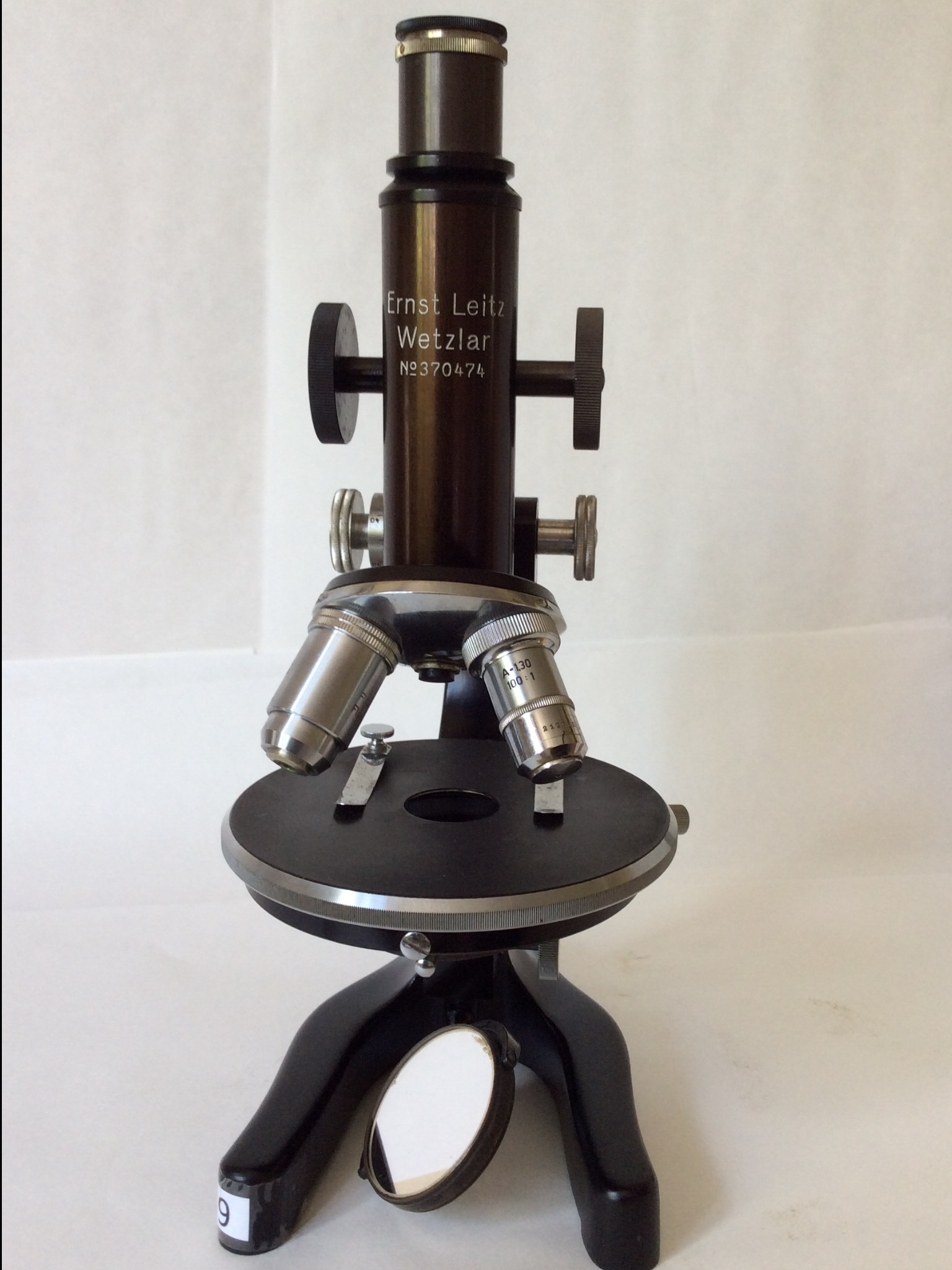 24. Microscopio monocular compuesto Leitz. Alemania. 1946