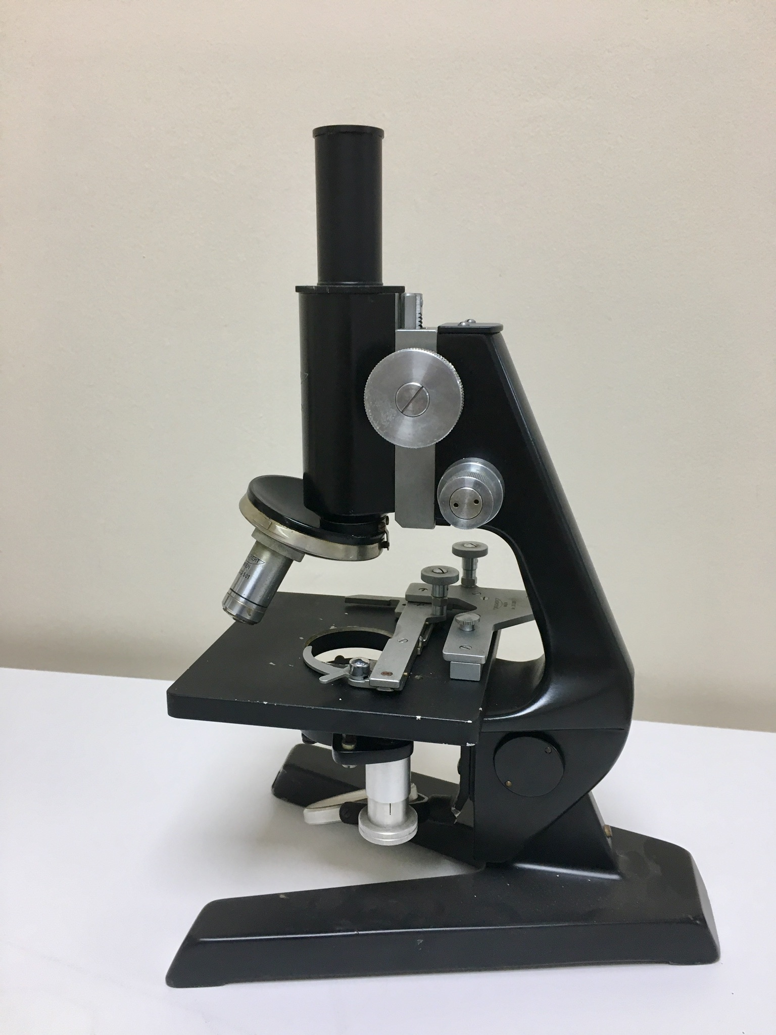 Microscopio monocular. Reichert. Viena, Austria. 1946.