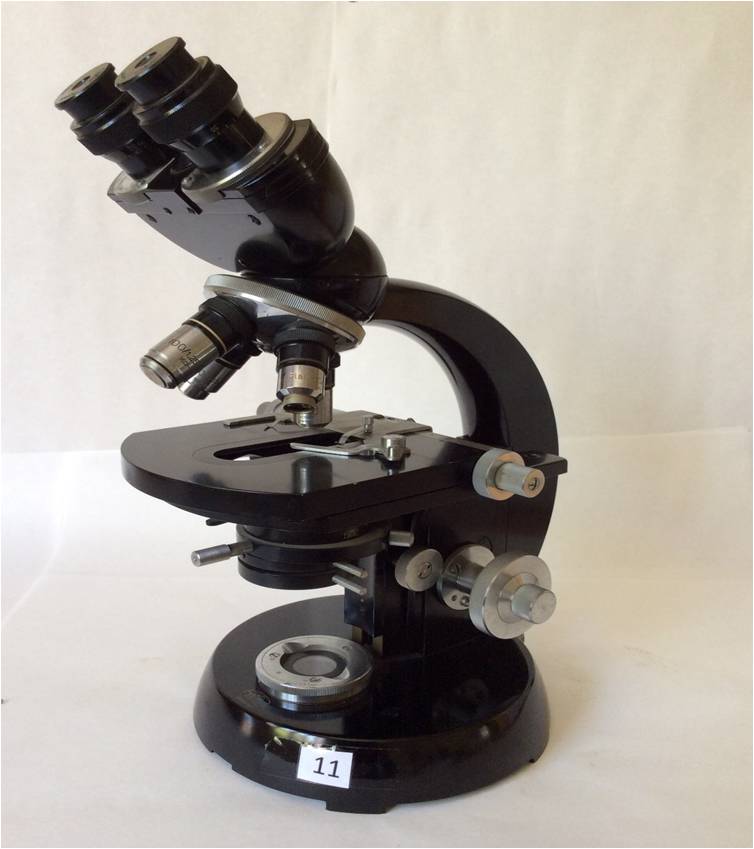 24c. Microscopio binocular Zeiss. Alemania 1960.