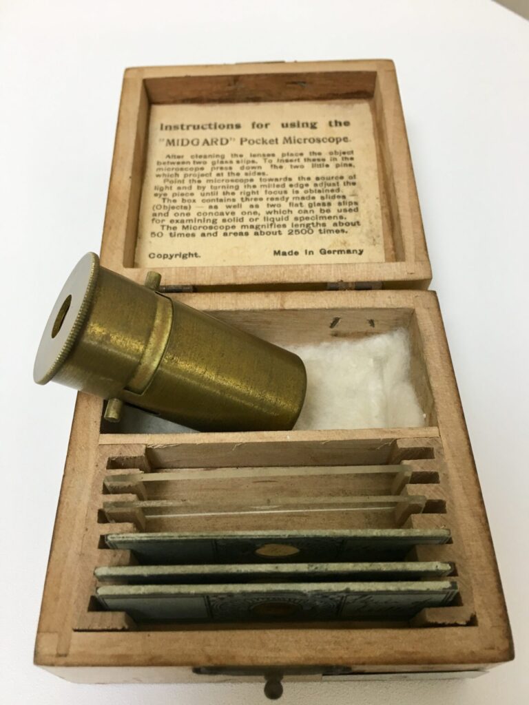 Microscopio de bolsillo sistema Midgard. C.1830. Fabricado en Alemania.