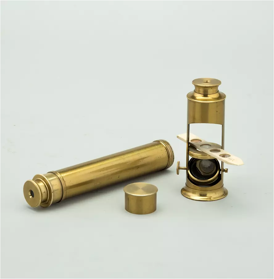 35b. Microscopio y telescopio de latón. Inglaterra. c.1850.