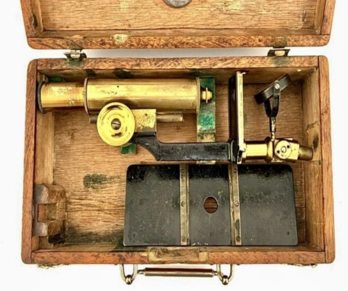 Triquinoscopio portátil. H. Hauptner. Berlín – Solingen. c.1870.