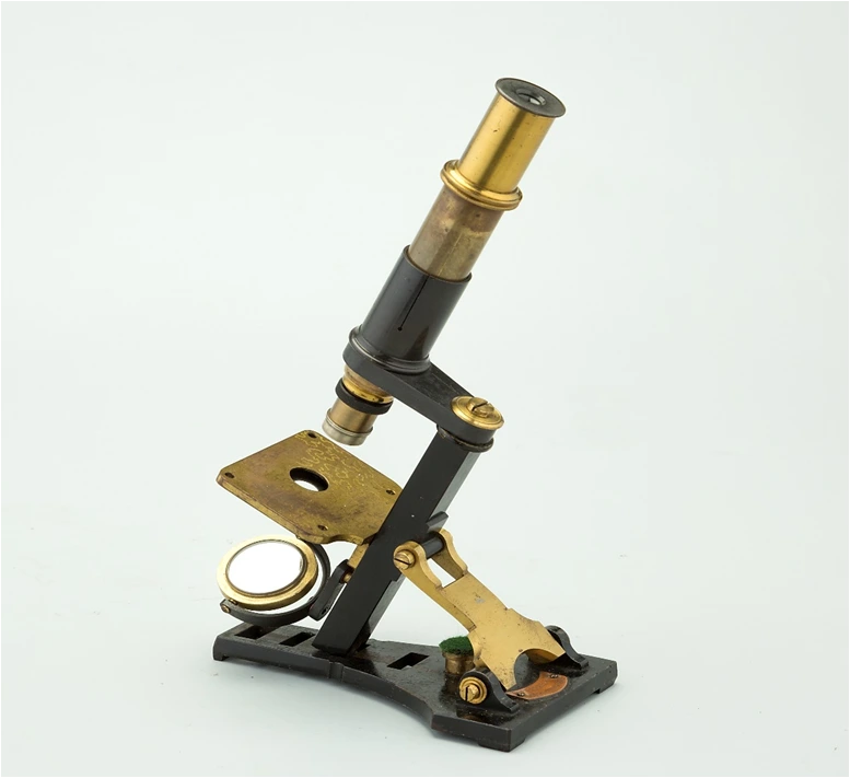 43b. Microscopio portátil plegable. James Parkes & son. ca. 1900. Londres.