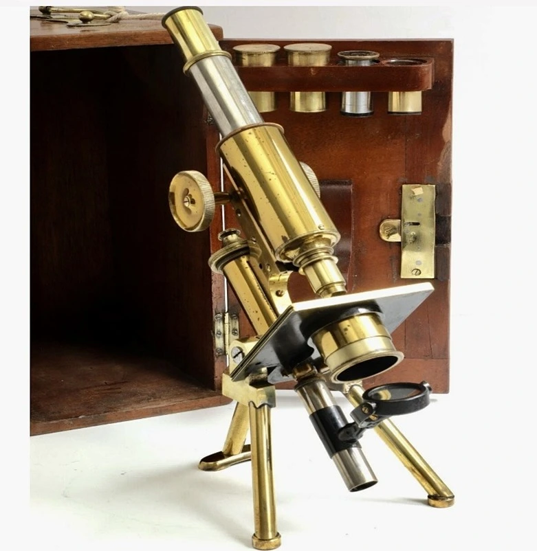 43i. Microscopio portátil y para uso clínico. J. Swift &son.1900.