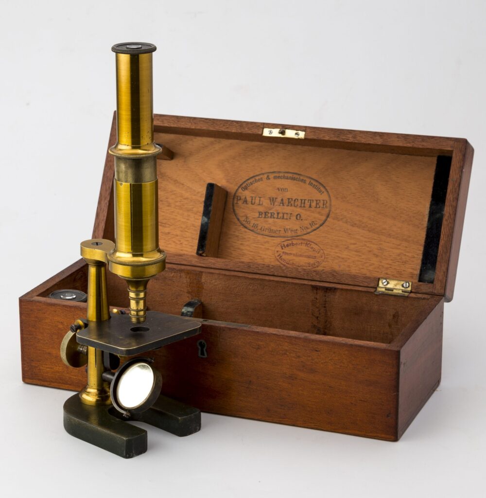 Monocular microscope. P. Waechter. Berlin. Stativ IV model.
