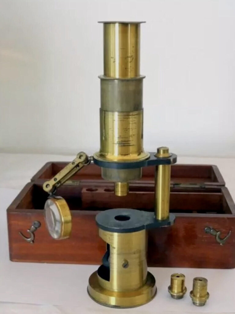 Microscopio de barril. Fabricante desconocido. 1850.