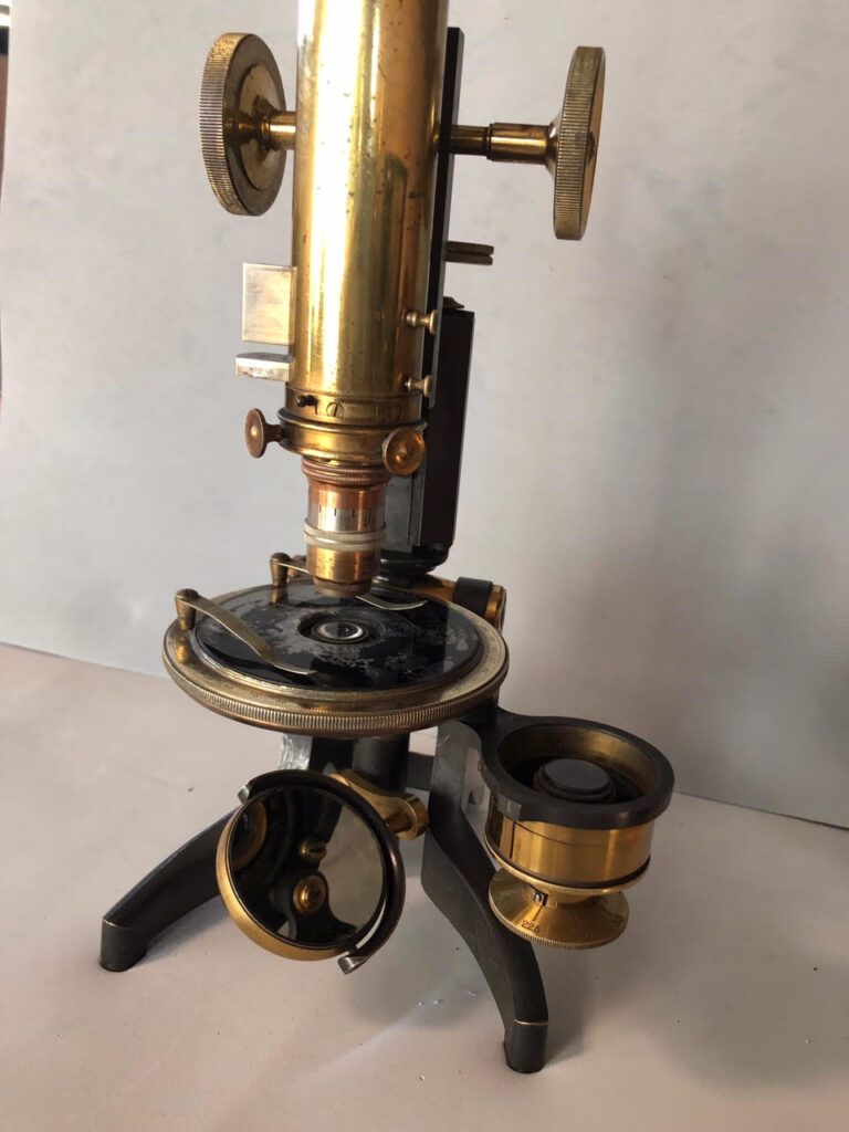 Gran microscopio monocular mineralógico. W. Watson & son. Londres