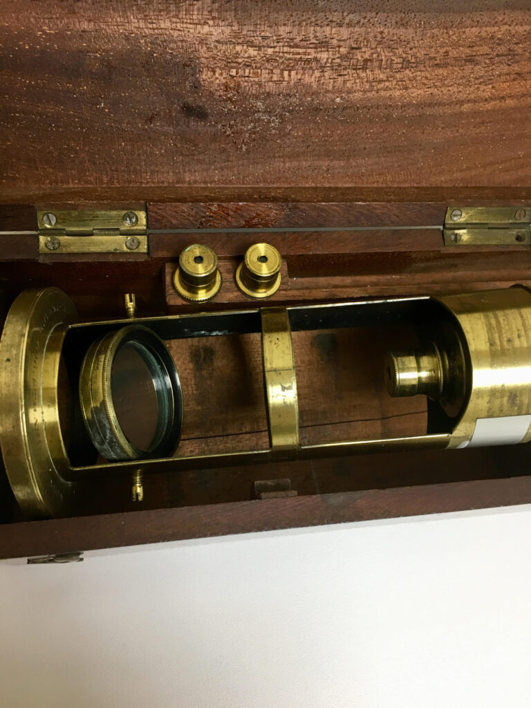 Microscopio de barril. Fabricante J. H. Steward. Londres. c 1870.