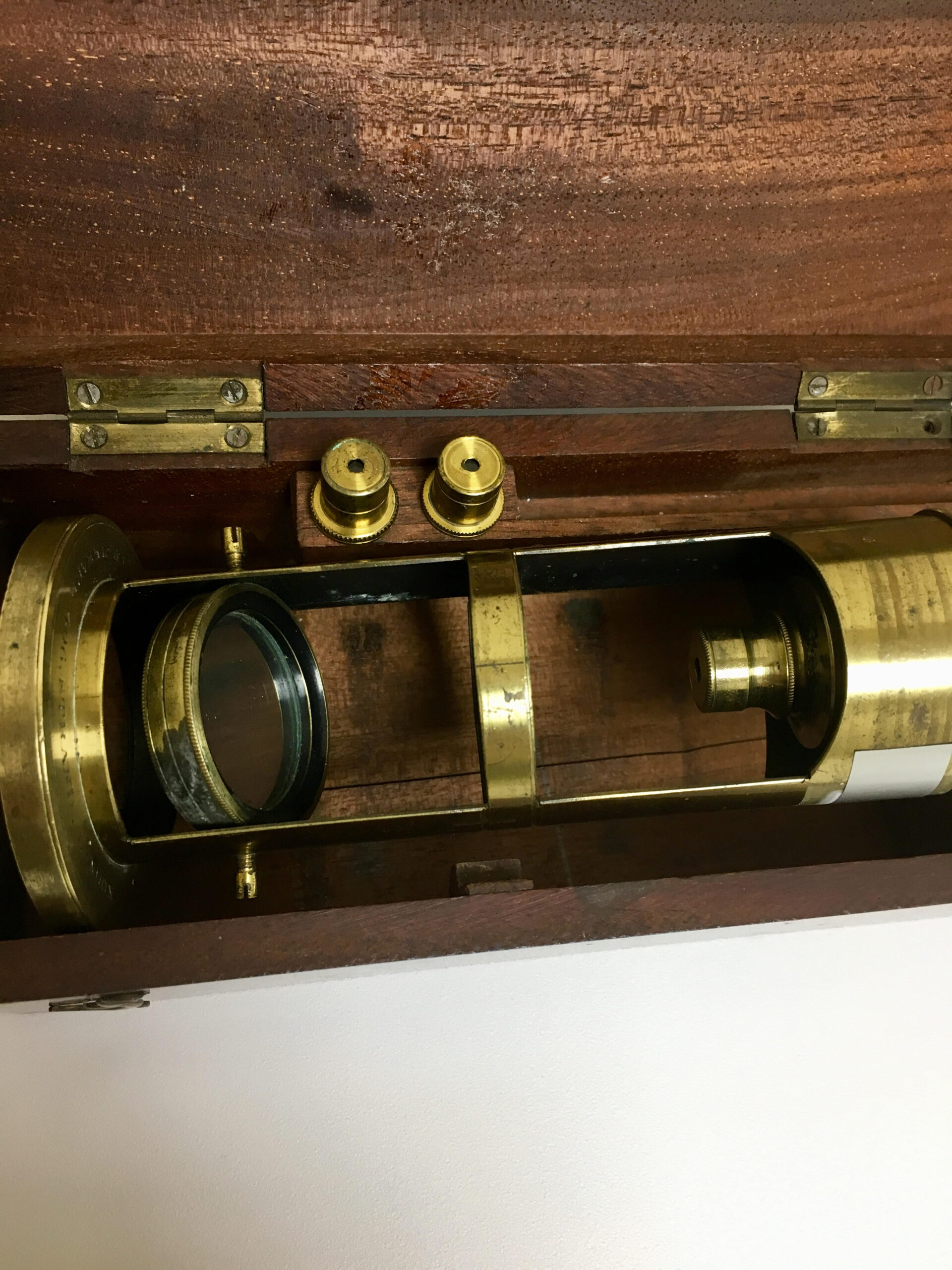 8. Microscopio de barril. Fabricante J. H. Steward. Londres. c 1870.