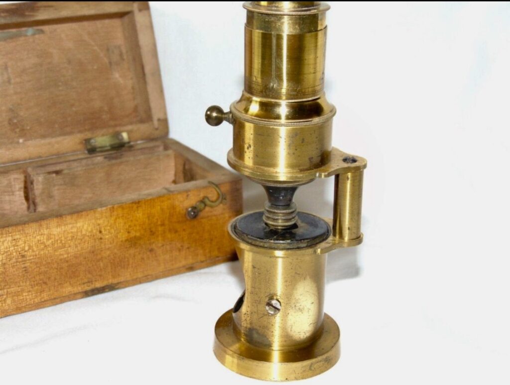 Microscopio de barril compuesto. 1835