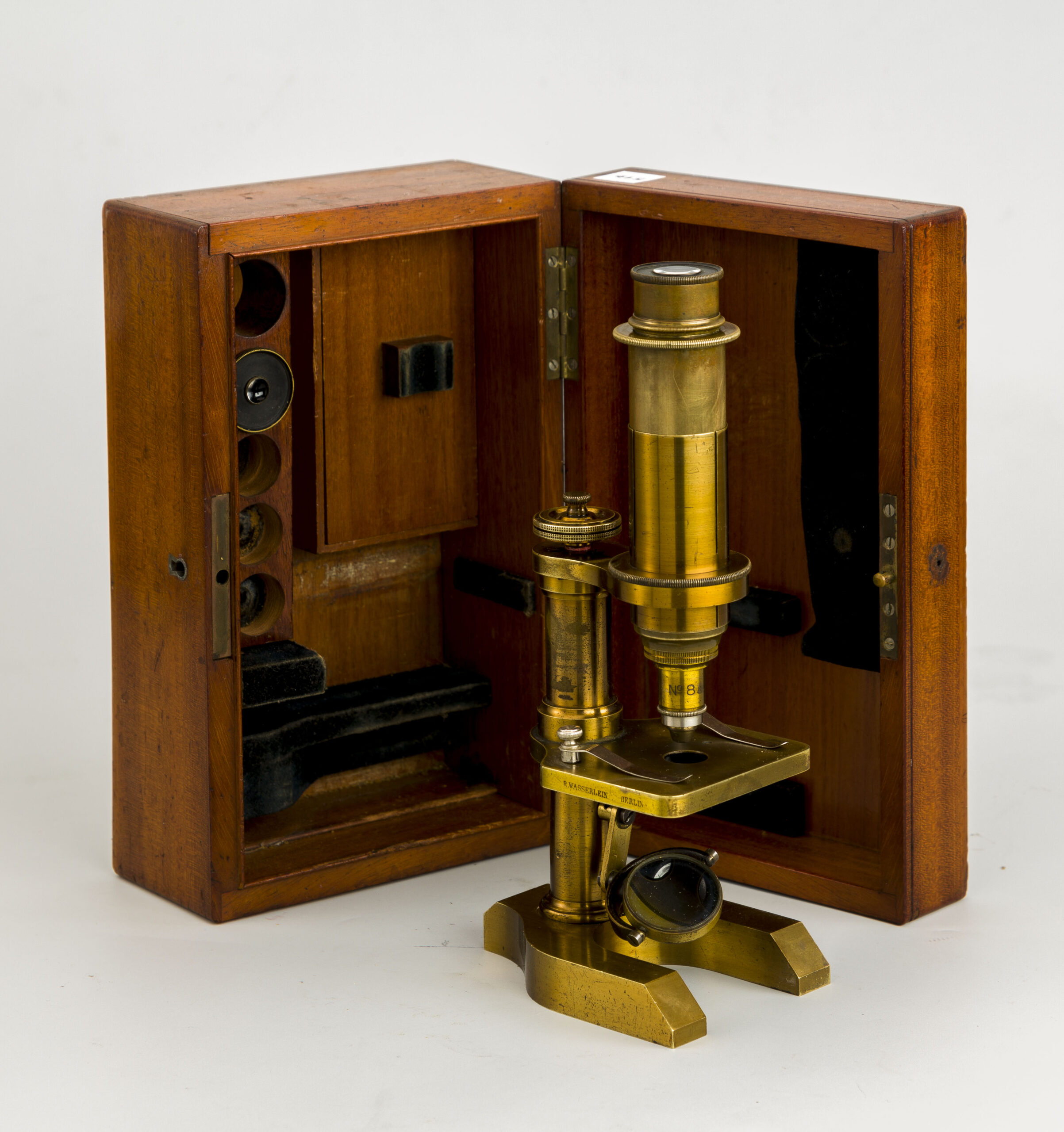 51b. Microscopio monocular. R. Wasserlein. Berlin. 1870.