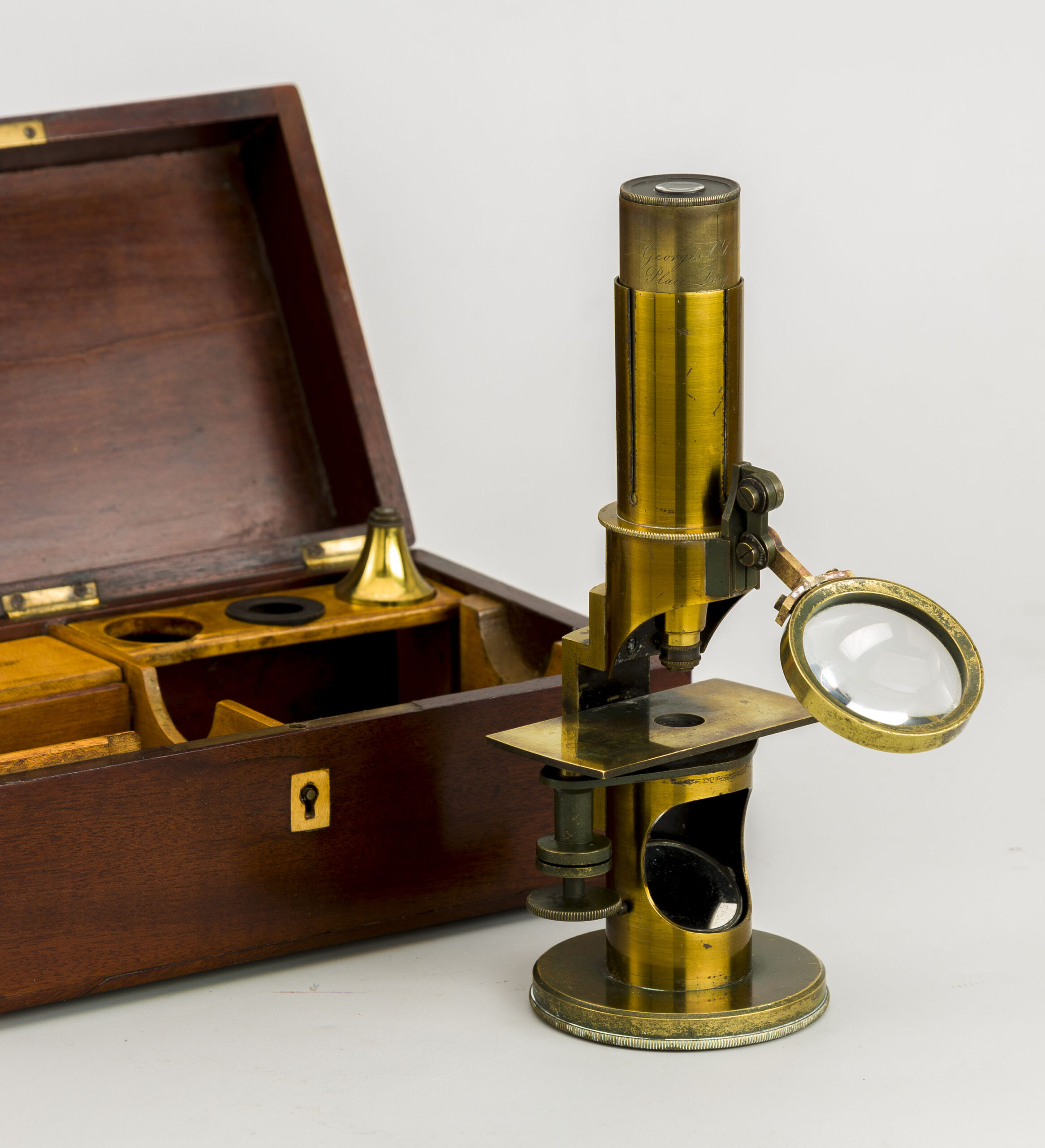 52. Microscopio de barril compuesto. George Oberhauser. Paris. 1835