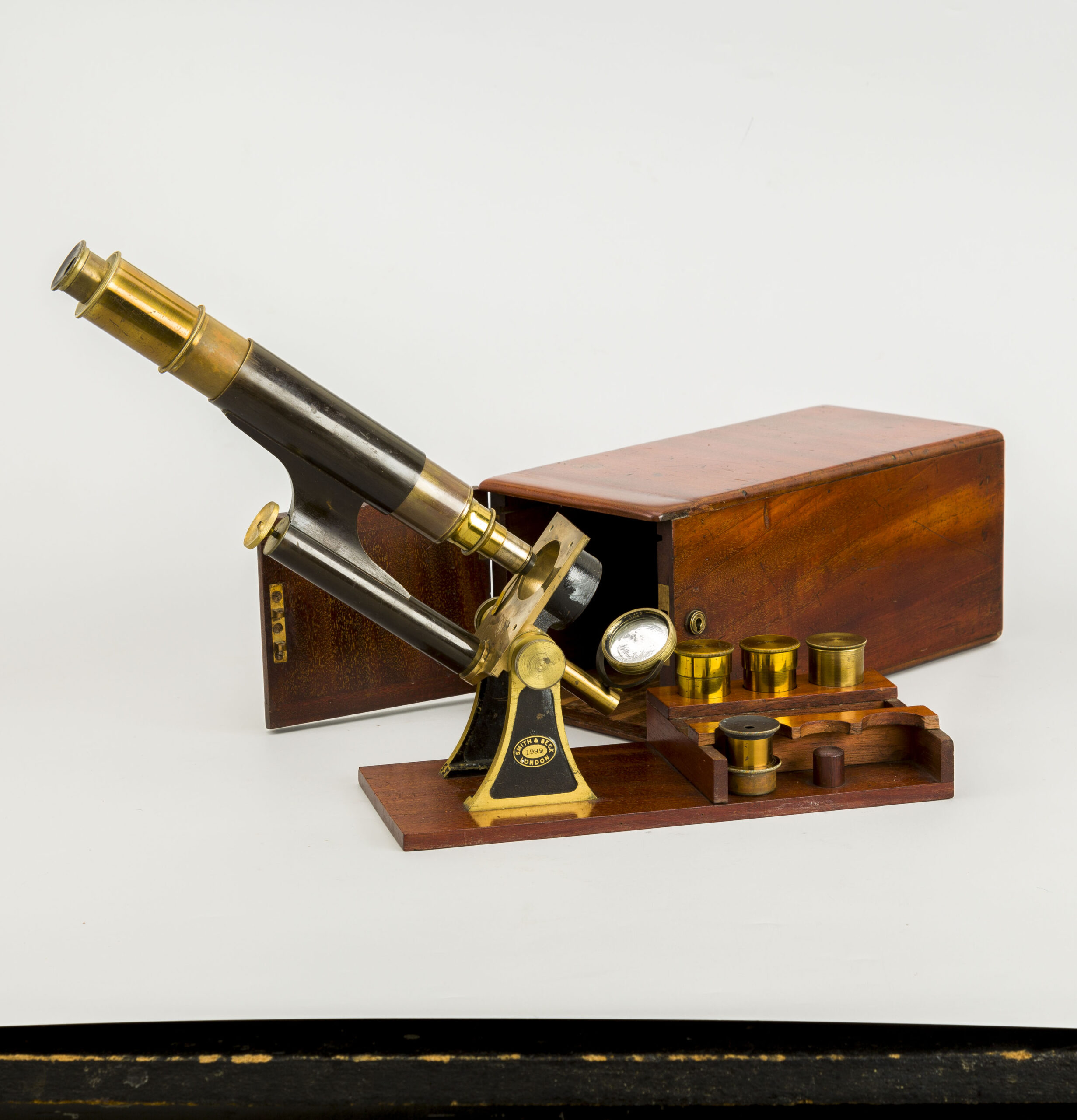 55. Microscopio educacional Smith & Beck. ”Milk Box”. 1847