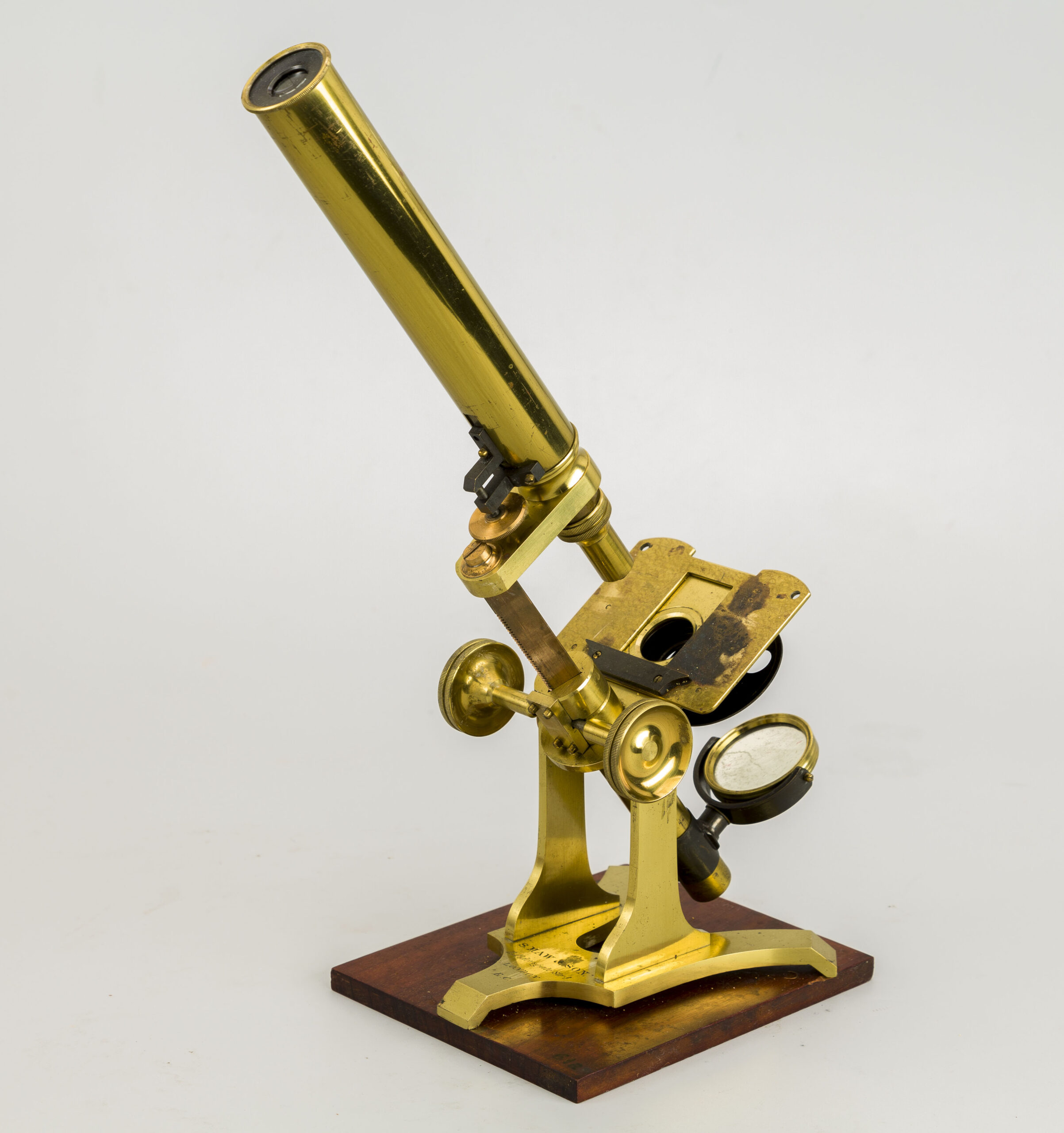 61. Gran microscopio monocular tipo Baker. c.1870