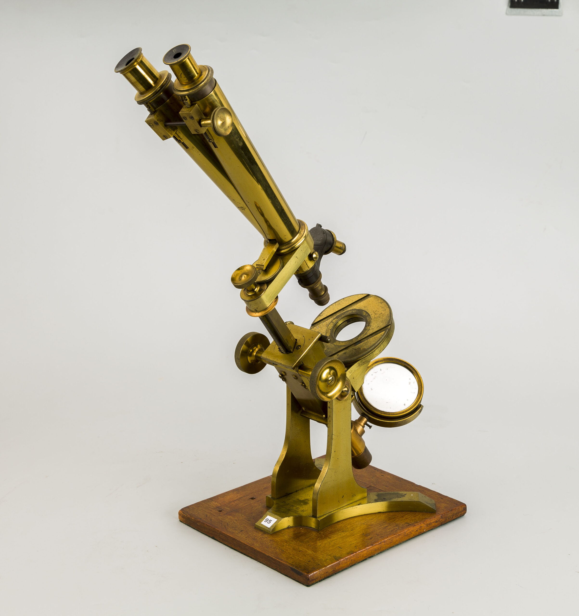 95. Microscopio Binocular Charles Baker.1876. Londres.