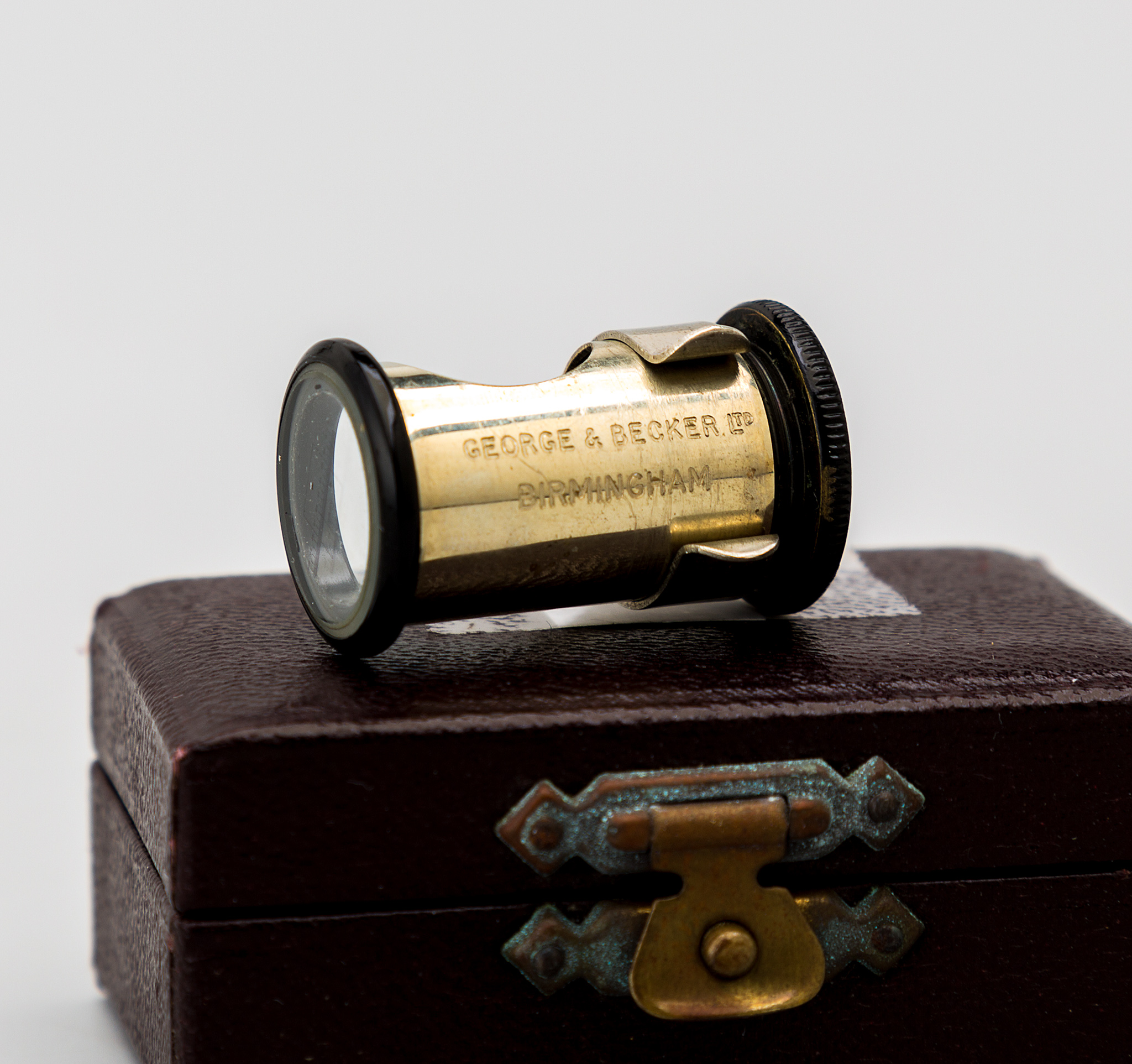 31. Pequeño Microscopio simple. George&Becker. c.1870.
