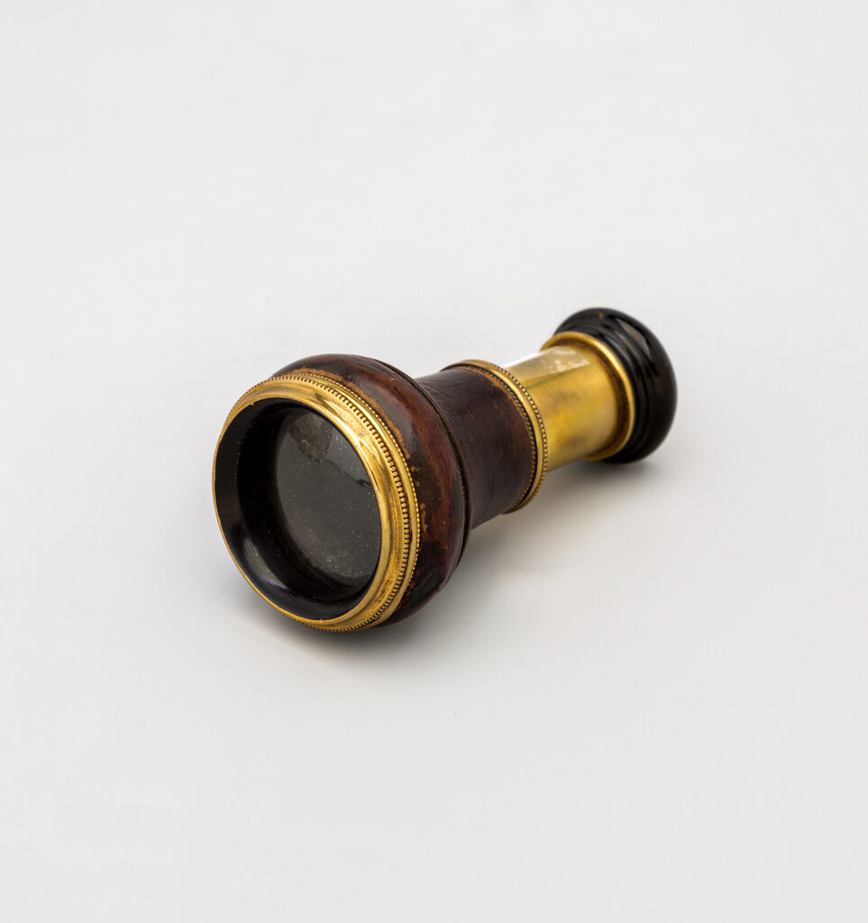 Catalejo de bolsillo monocular de época victoriana. c. 1890.