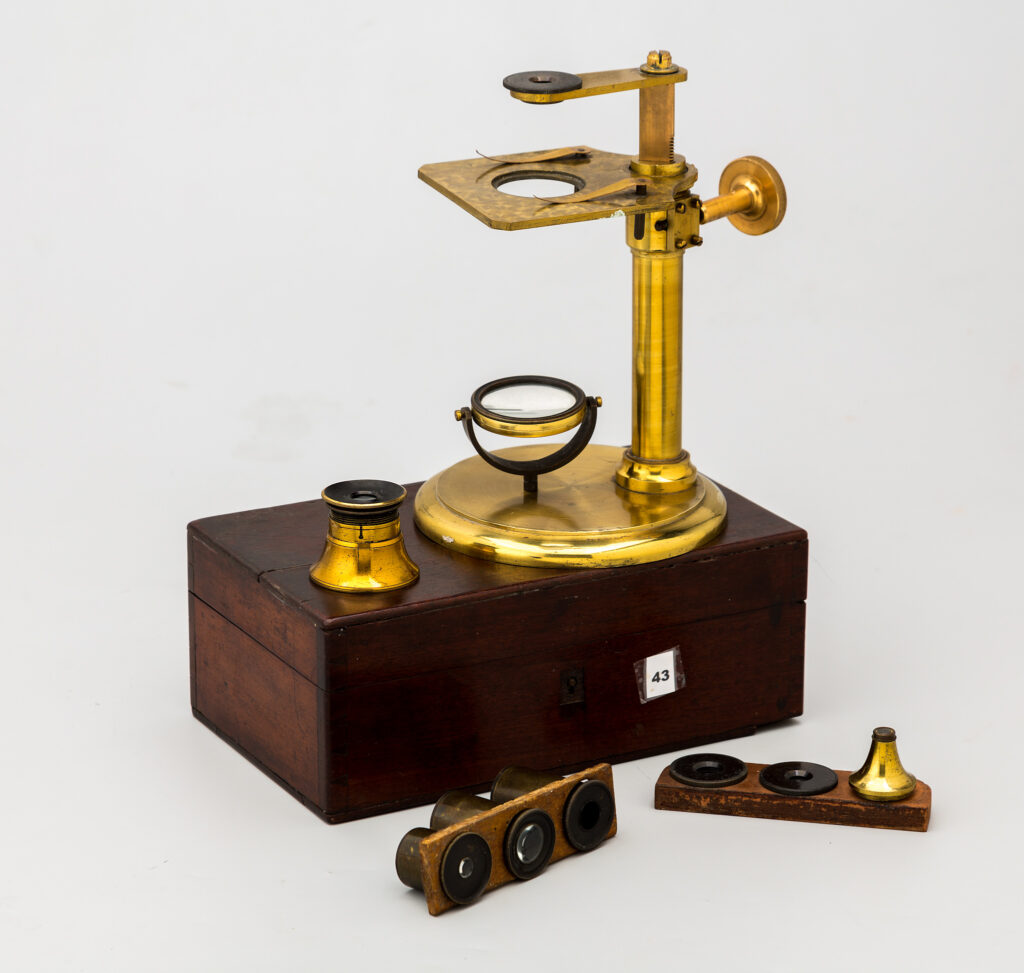 Ellis-type portable microscope. 1775
