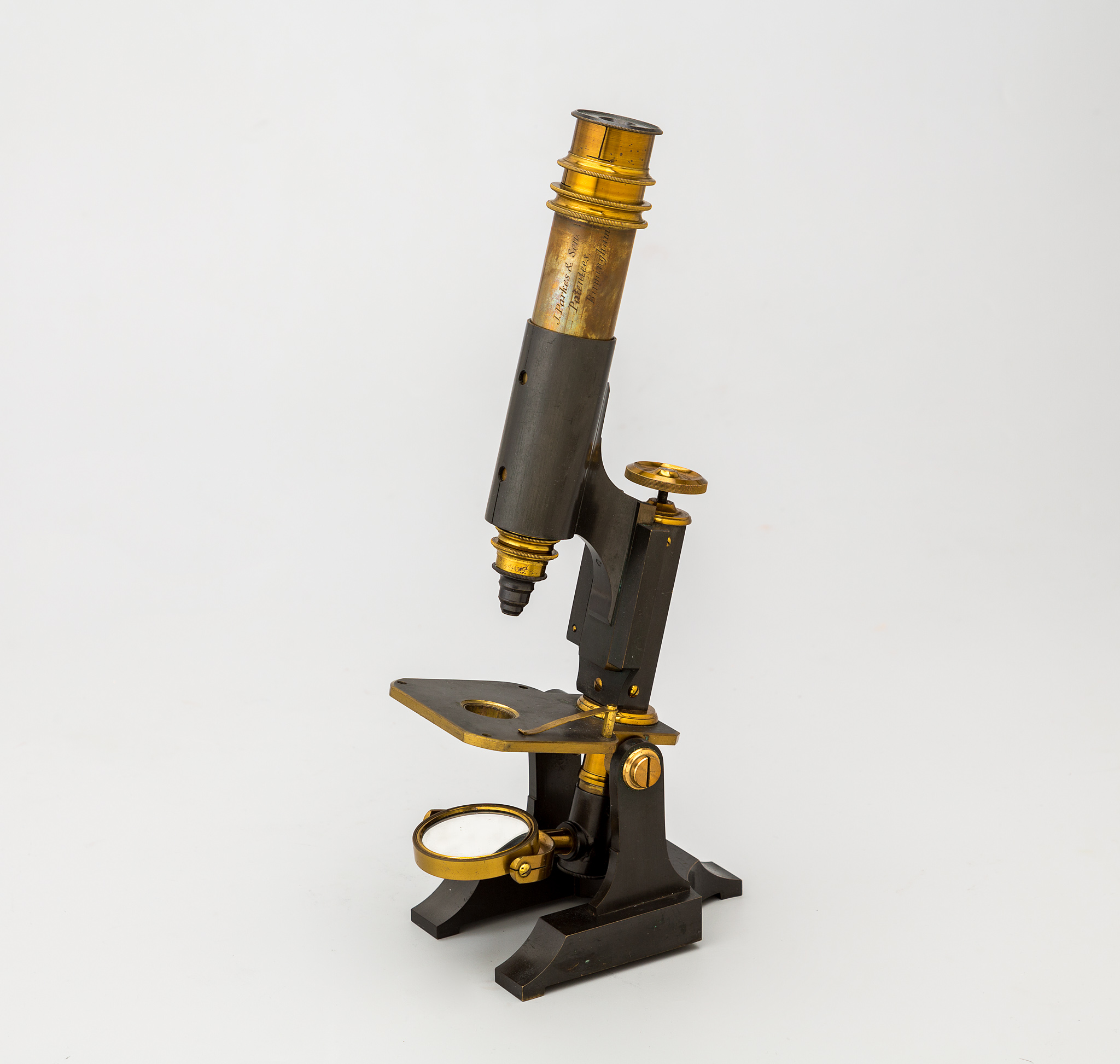 59. Microscopio monocular compuesto. J. Parkes & son. Birmingham. c.1850