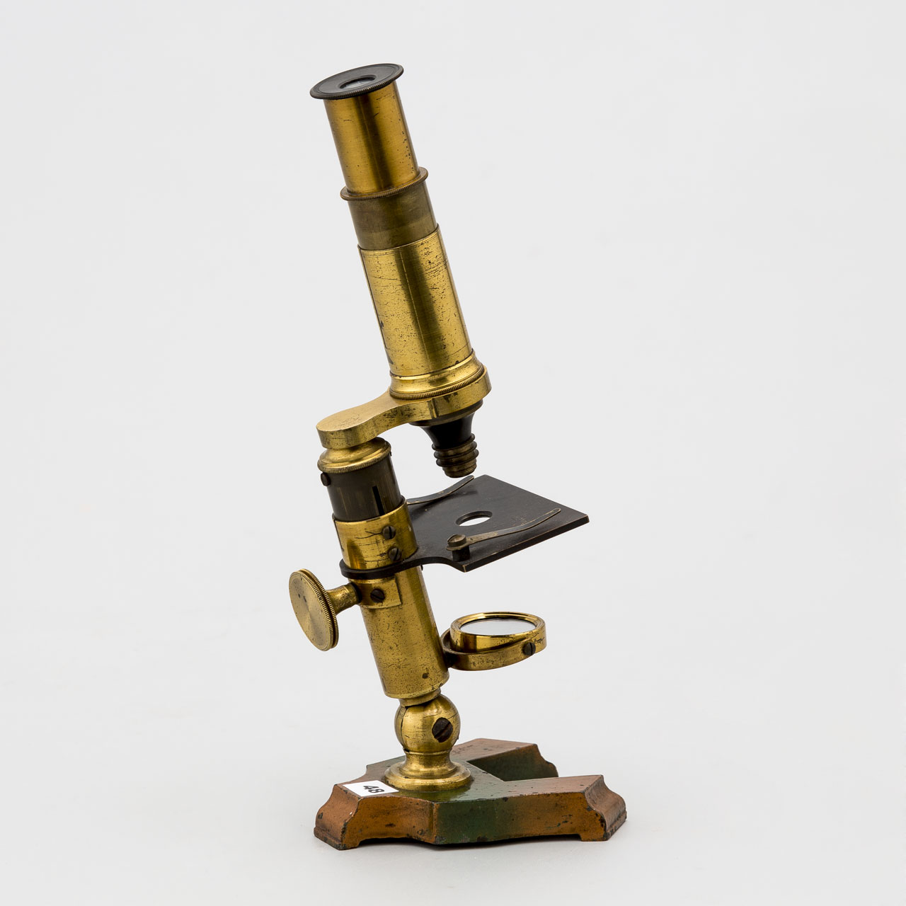 48. Pequeño microscopio monocular. 1860. Fabricado por Bailey. Birmingham.