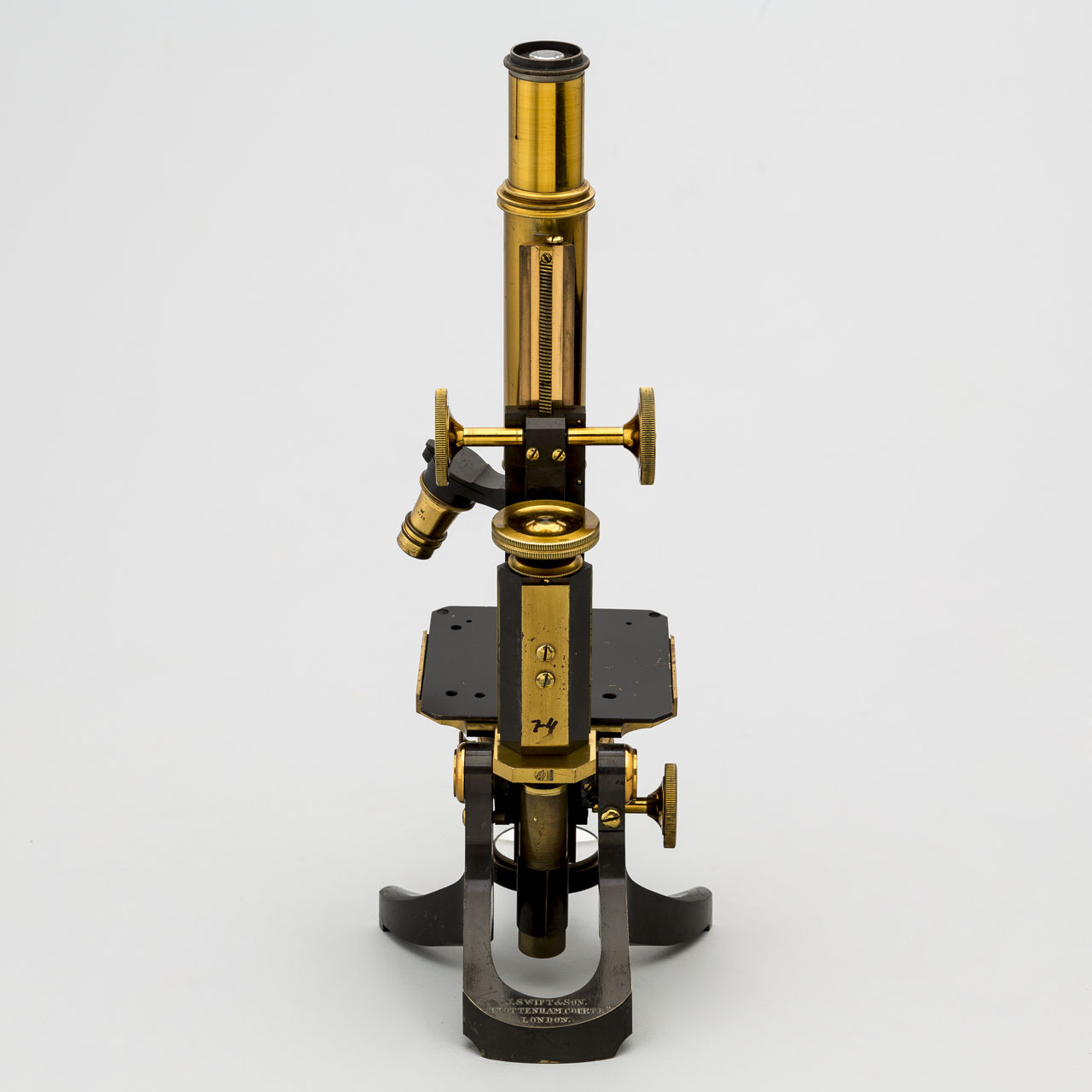 74. Microscopio monocular. Swift & son. Londres.