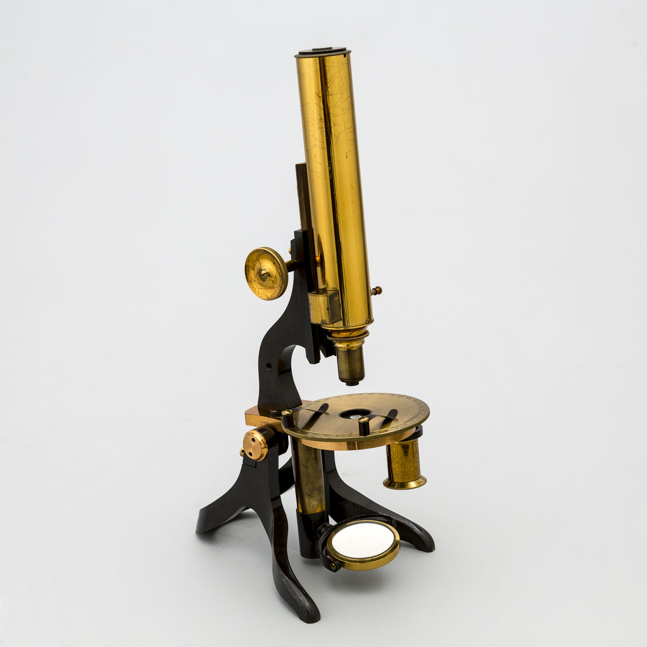 77. Microscopio de luz polarizada. Swift & son. Londres. c.1890