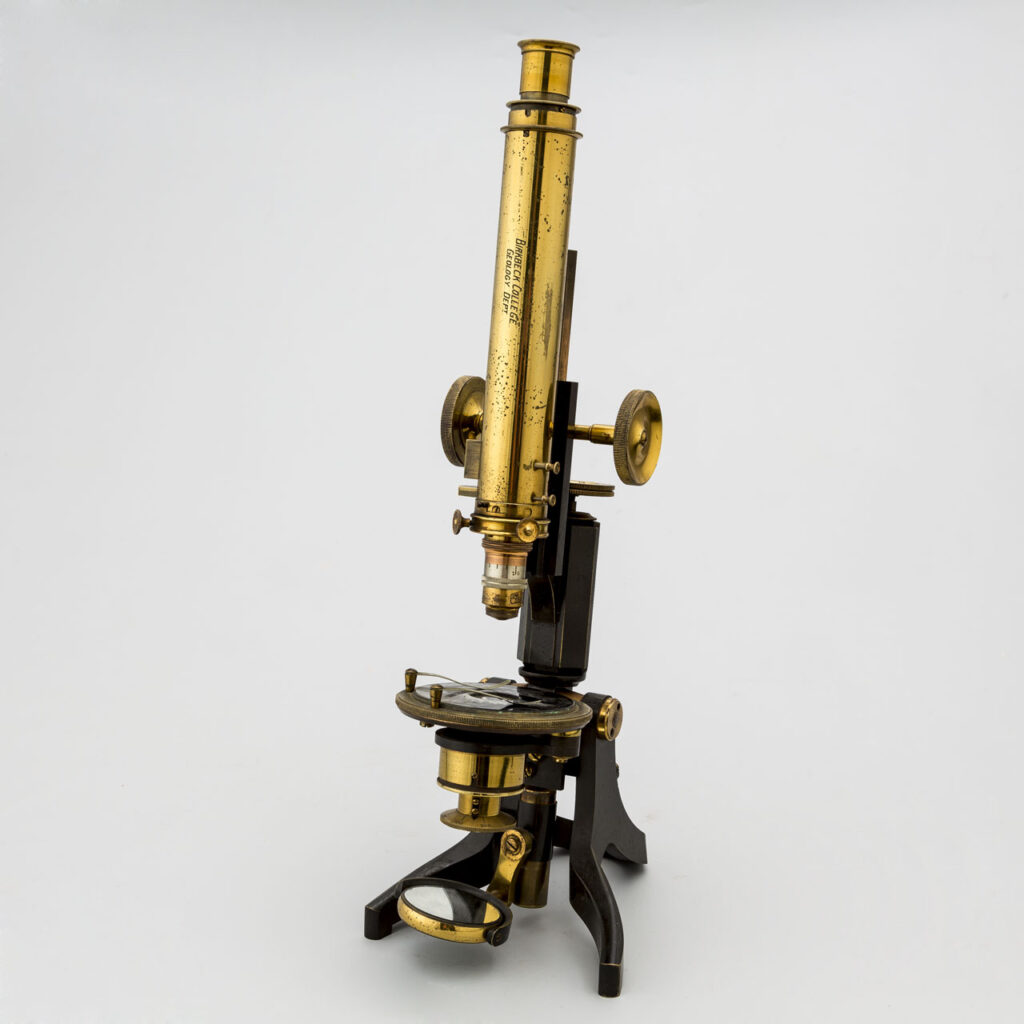 Microscopio de luz polarizada. Swift & son. Londres. 1907