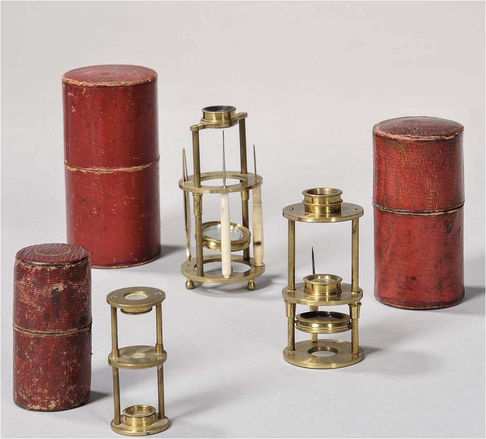Pequeño microscopio portátil William Whitering. c.1800.