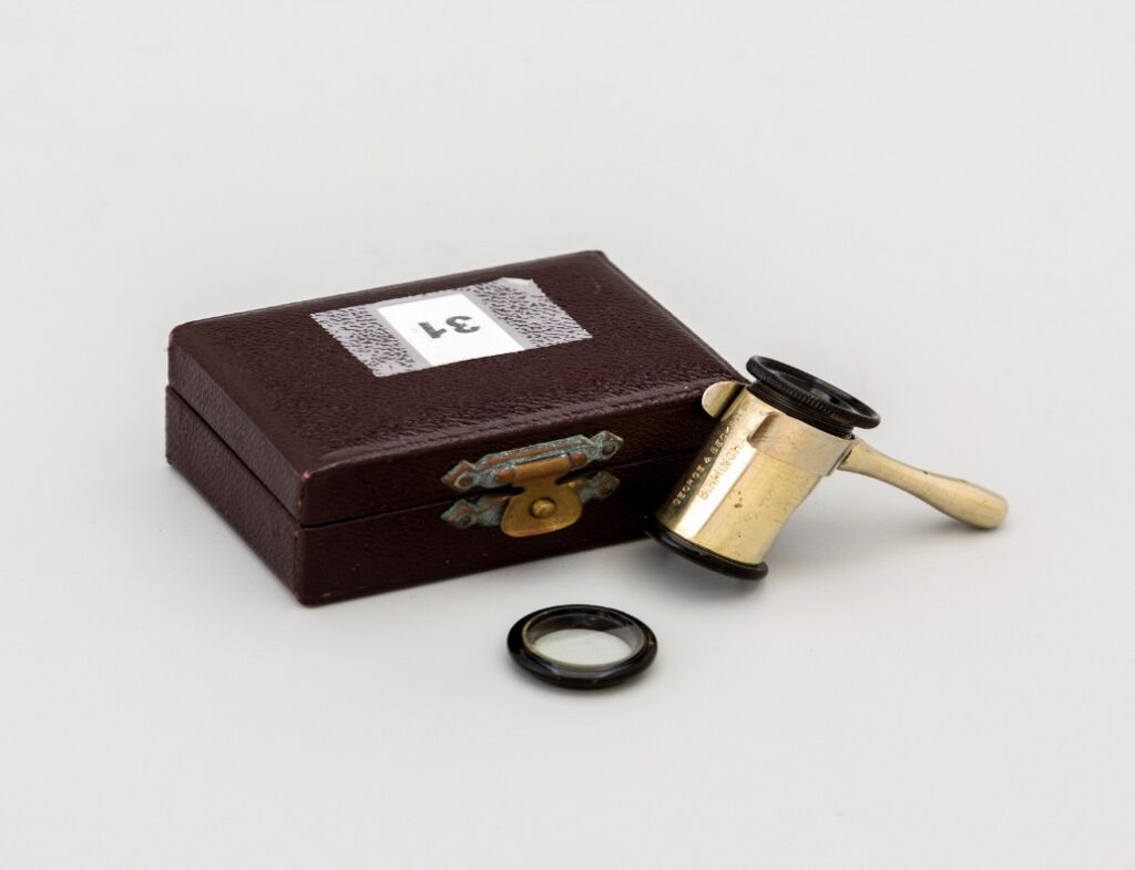Pequeño Microscopio simple. George&Becker. c.1870.